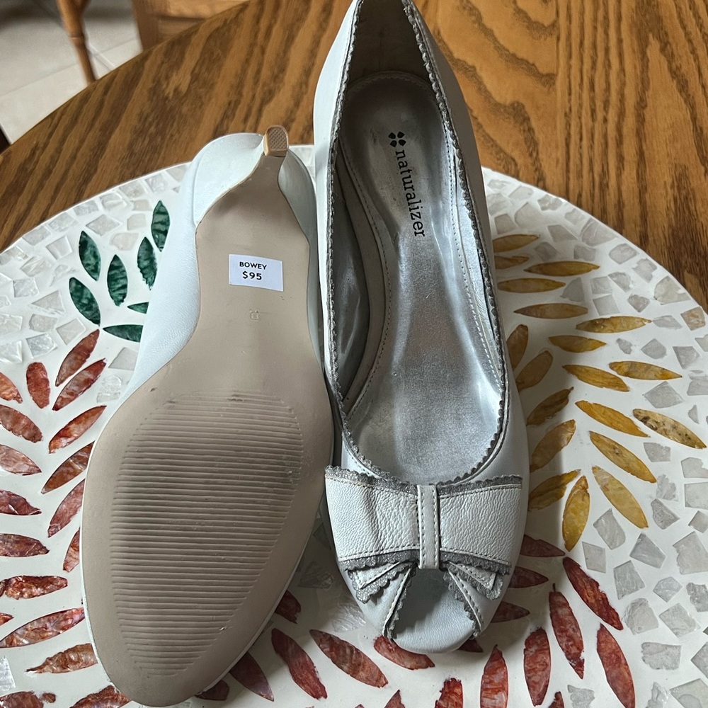 Off white dress pumps. - Picture 2 of 3